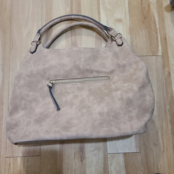 Bag: pre-owned. No issues, like new. - Picture 2 of 5